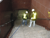 防滑　スベランドＸ　駅階段